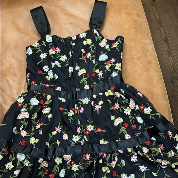 Nanette Lepore Elegant Black Dress with Floral Embroidery 7yrs - Picture 4 of 7